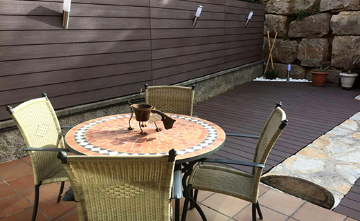 对比复合地板与木地板